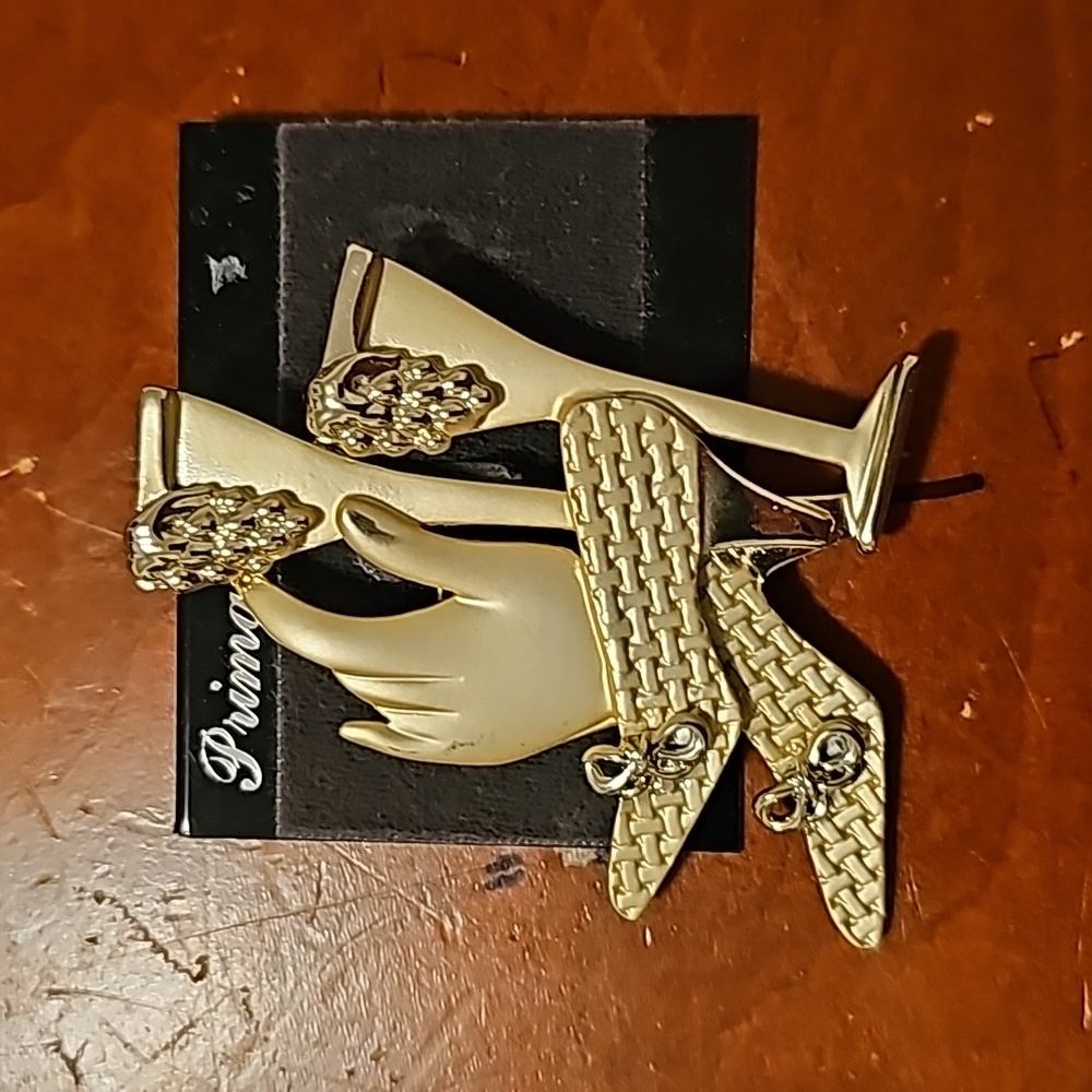 Primavera shoes, and champaign pin